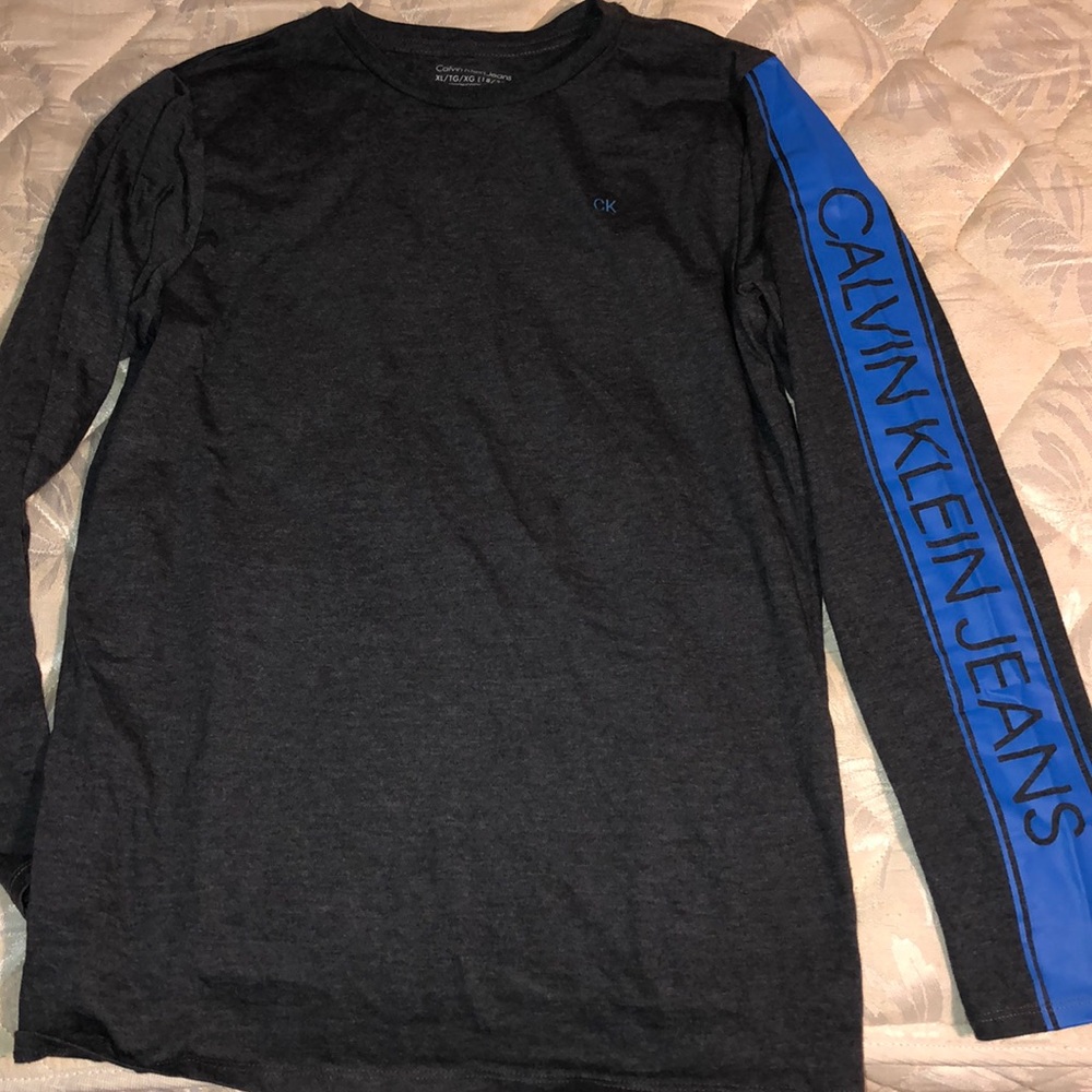 Long sleeve tee